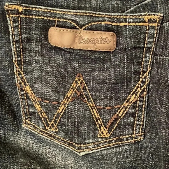 Wrangler Bootcut Jeans Stitch Detail Western Cowgirl Zip Fly 7/8 30” Inseam - Picture 9 of 9